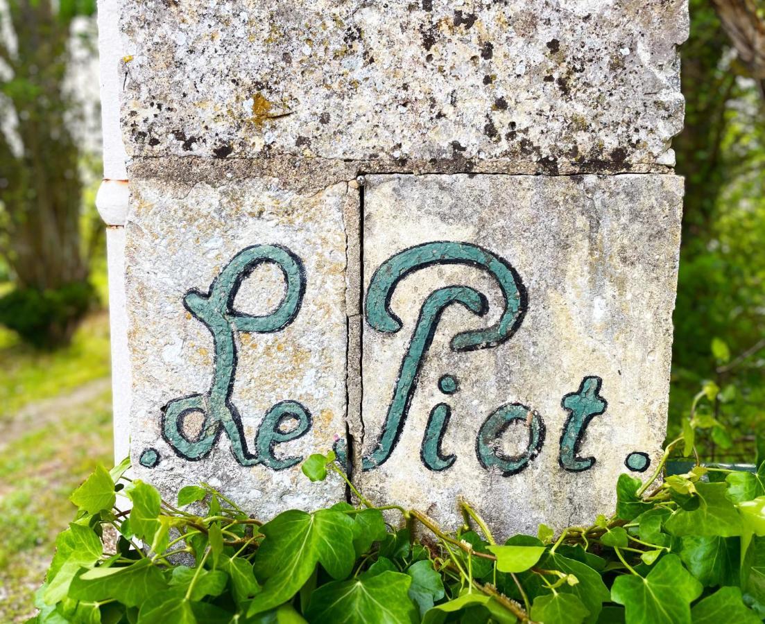 Petit Chateau Le Piot Bed & Breakfast Fleurance Exterior foto