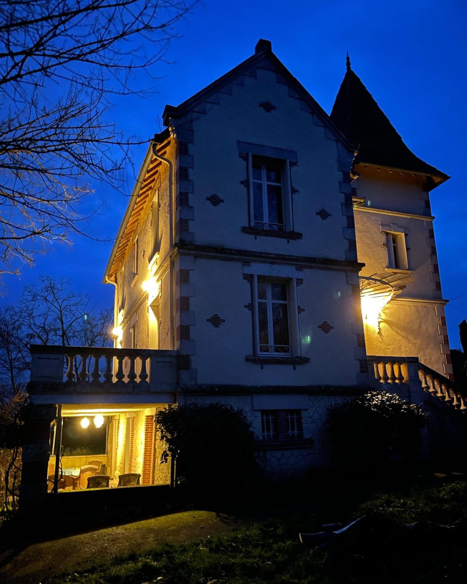 Petit Chateau Le Piot Bed & Breakfast Fleurance Exterior foto