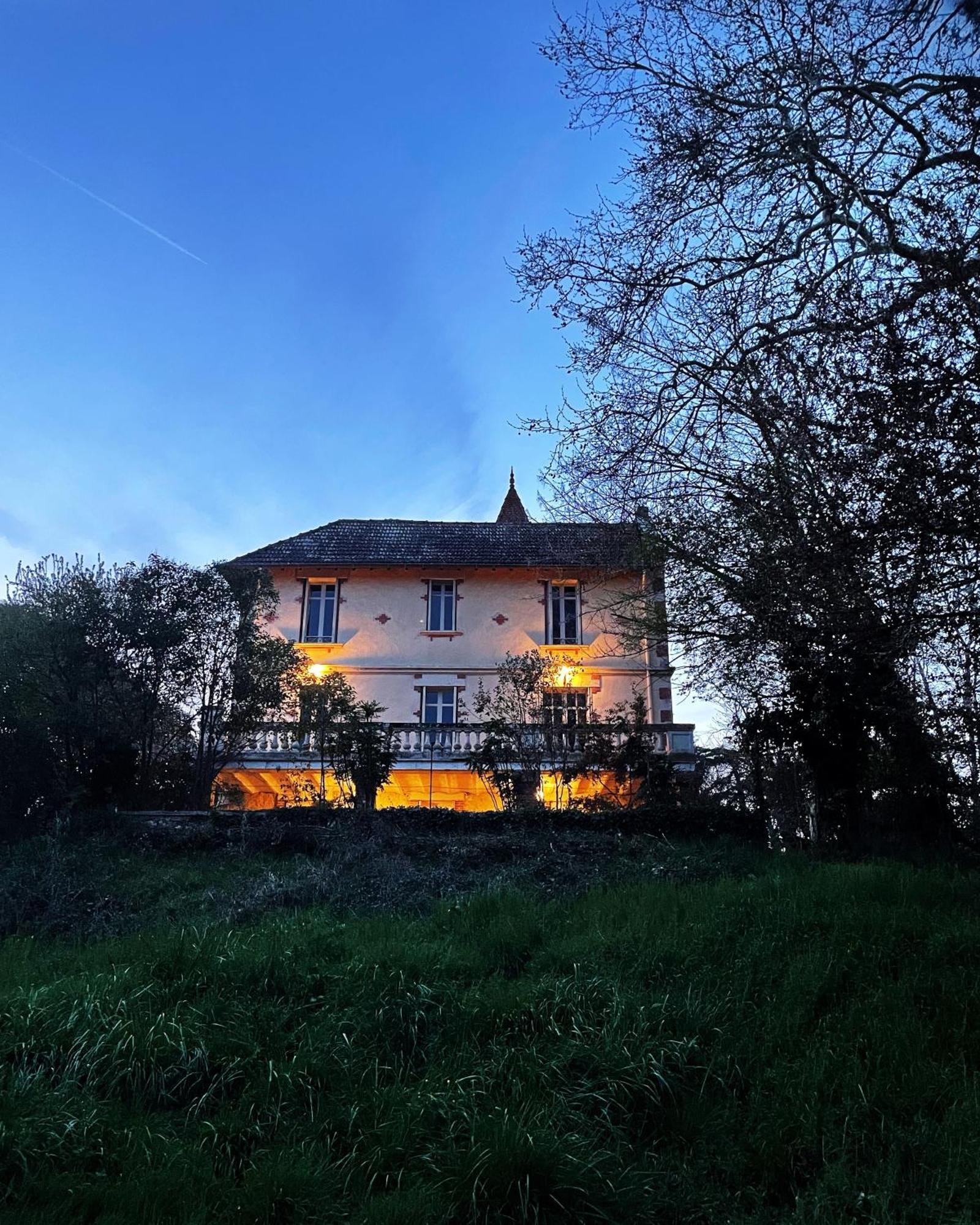Petit Chateau Le Piot Bed & Breakfast Fleurance Exterior foto