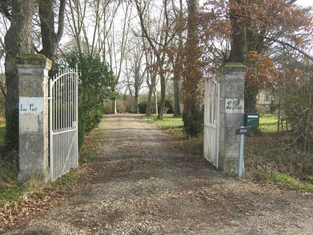 Petit Chateau Le Piot Bed & Breakfast Fleurance Exterior foto